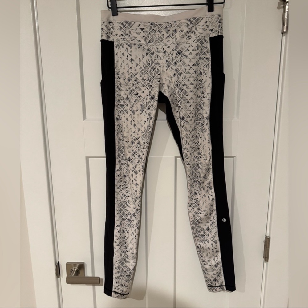 Lululemon speed Patterned Black and White Leggings
